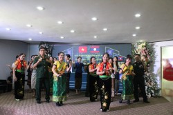 Gia đình Việt Lào tại Nghệ An vui Tết Độc lập