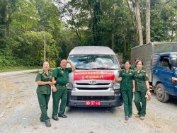 Nhóm ca khúc Biên cương xanh cứu trợ đồng bào biên giới