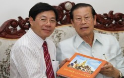  Người Nghệ sĩ Việt yêu đất nước Lào như yêu chính trái tim mình