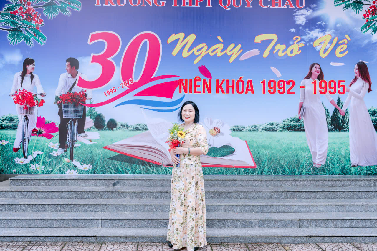 CHÙM THƠ THÁNG 11 CỦA NHÀ THƠ CẨM THẠCH