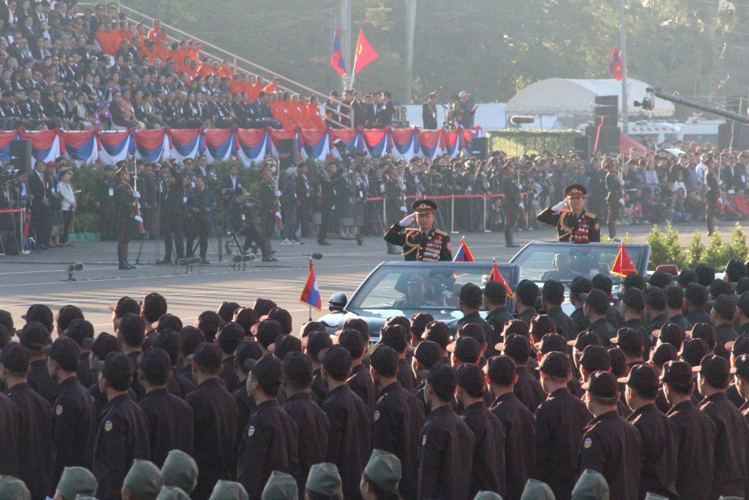 CHÙM THƠ VỀ LÀO CỦA NHÀ THƠ CẨM THẠCH