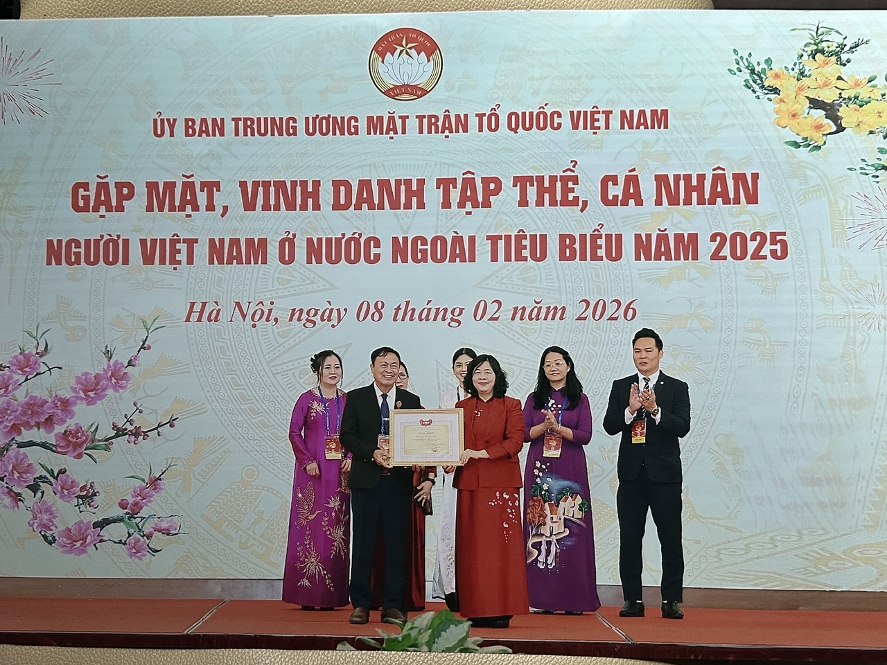 Kiều bào tại Lào về dự chương trình Xuân quê hương được lãnh đạo Đảng và Nhà nước đặc biệt quan tâm