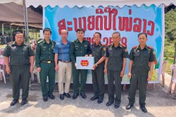 Bộ đội Biên phòng Nghệ An chúc Tết Bunpimay bạn Lào