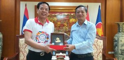 Đoàn công tác của Liên hiệp các tổ chức hữu nghị tỉnh Nghệ An thăm Đại sứ quán Việt Nam tại Lào