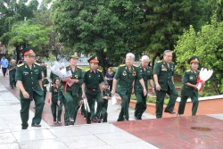 Ban liên lạc cựu chiến binh quân tình nguyện và chuyên gia quân sự Việt Nam giúp Lào tỉnh Thanh Hóa hành trình tri ân đồng đội