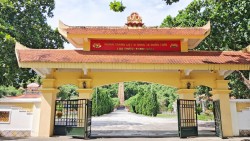 Dâng hương tri ân các Anh hùng liệt sĩ tại Nghĩa trang Liệt sĩ Quốc tế Đồng Tâm
