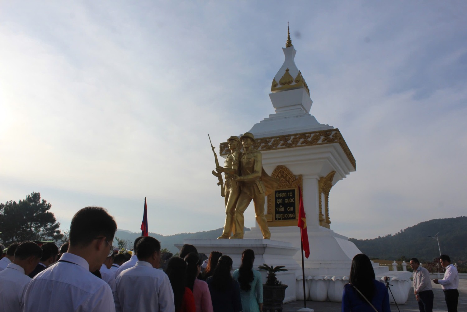 Hội hữu nghị Việt Nam Lào dự 75 năm truyến thống Quân tình nguyện Việt Nam tại Lào