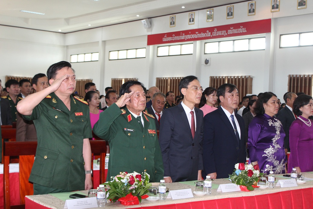 Lào: Mít tinh trọng thể kỷ niệm 75 năm Ngày truyền thống Quân tình nguyện và chuyên gia Việt Nam tại Lào