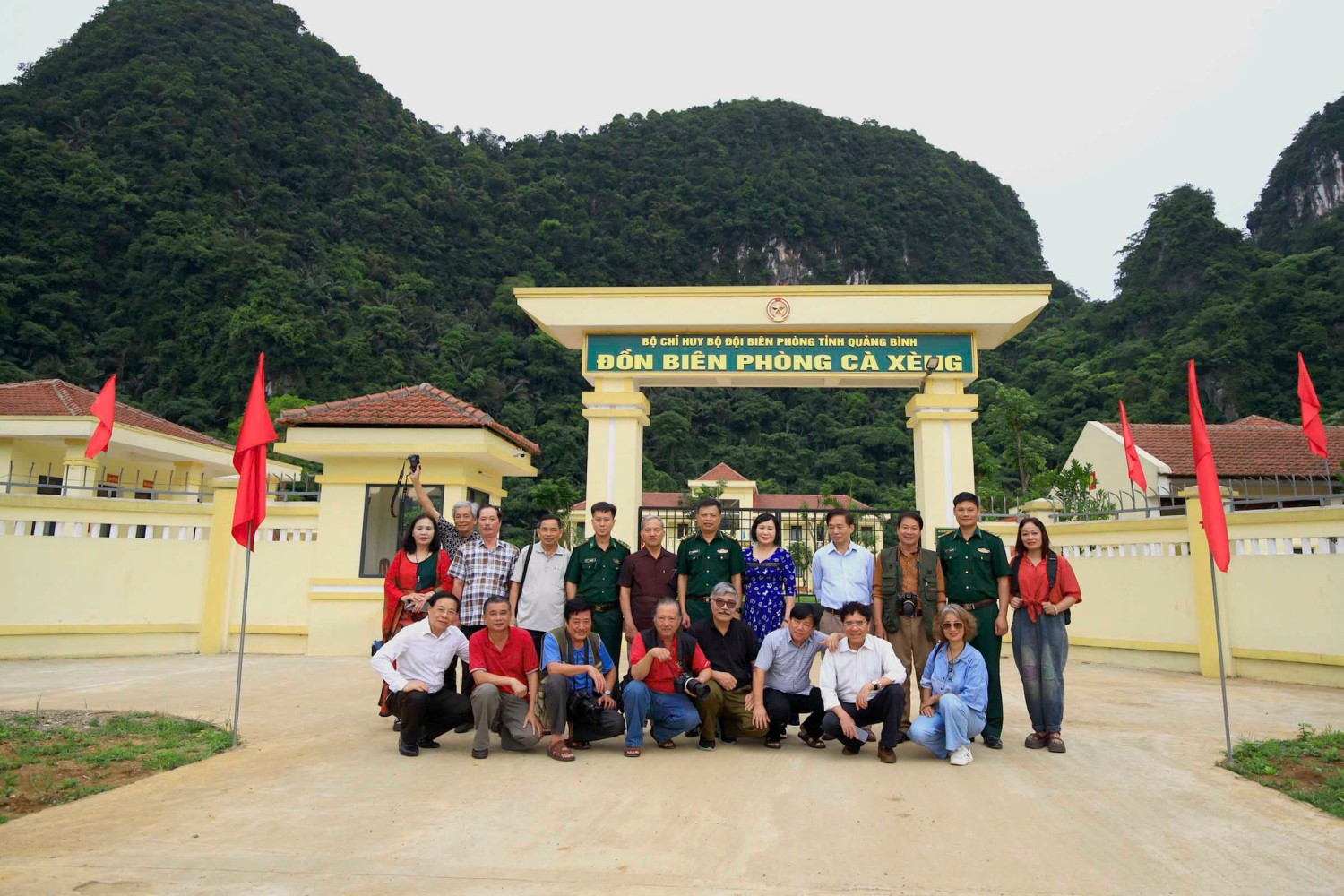 Chùm thơ 3 tác phẩm của nhà thơ Cẩm Thạch