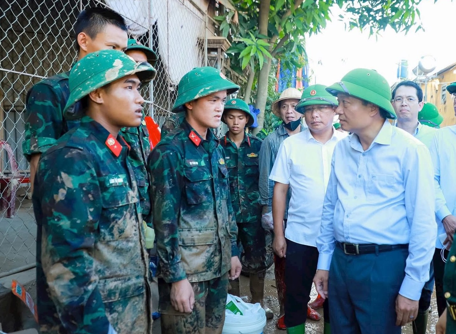 Trong lũ ở miền Tây Nghệ An: Tình người càng ấm áp và hy vọng