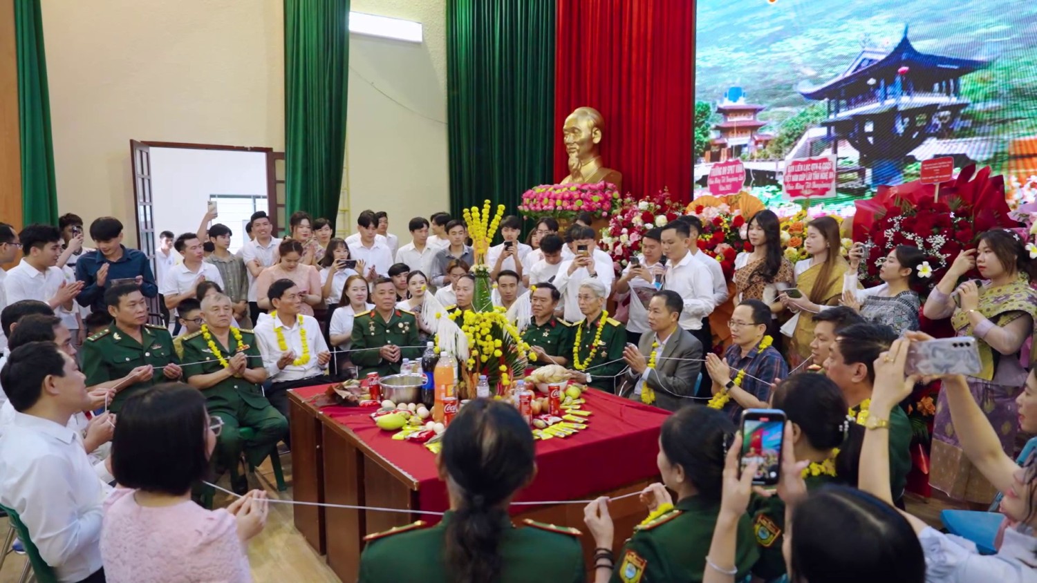 Đại học Sư phạm Kỹ thuật Vinh: RỘN RÀNG TẾT BOUN PIMAY: ĐẬM TÌNH HỮU NGHỊ