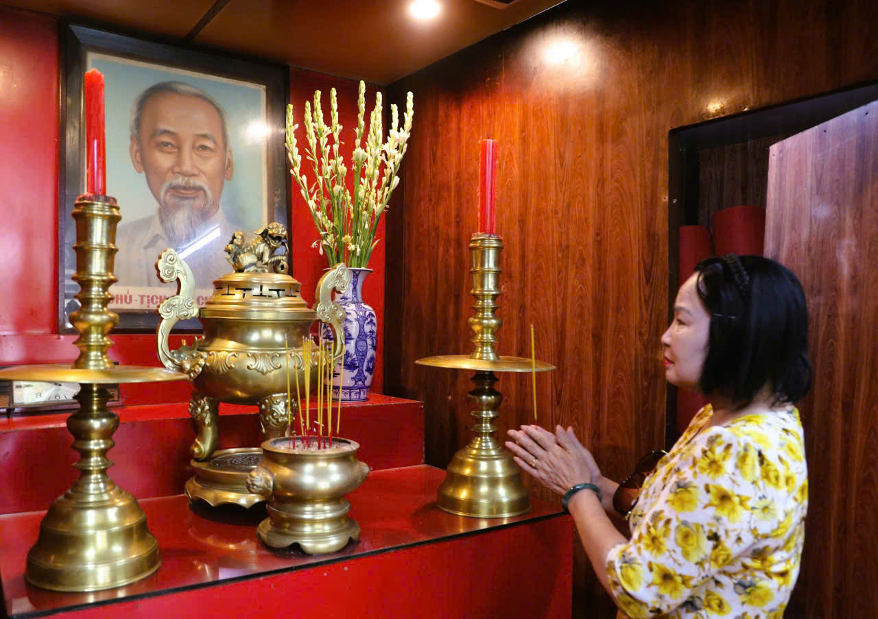 Chùm thơ tháng 5 của nhà thơ Cẩm Thạch